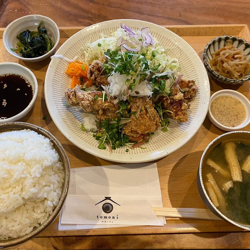 選べる揚げ鶏定食 大盛り(知床ごはん”tomoni")