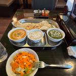 Bセット(2種のカレー+サラダ+ナン+ライス+ラッシー(サンティ八千代店)