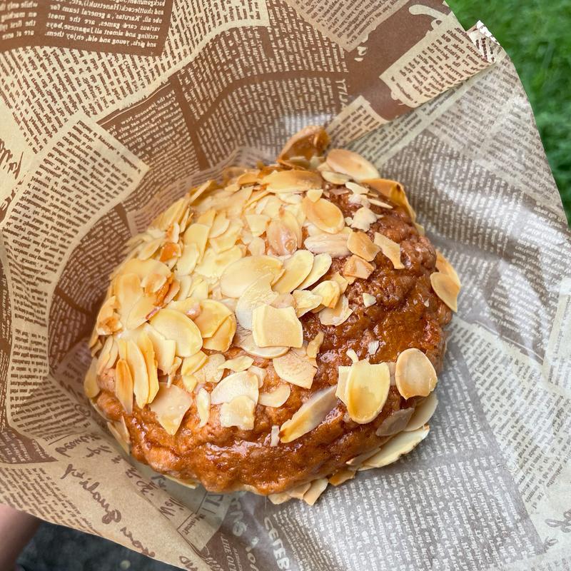 メープルアーモンドメロンパン(メロンパン工房 Cafe サンタフェ)