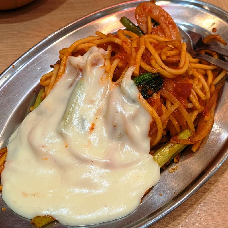 はみ出る！チーズの焼きナポリタン(太陽のトマト麺 川崎アゼリア店)