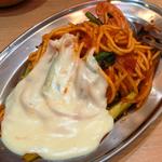 はみ出る！チーズの焼きナポリタン