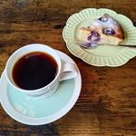 マンデリンとぶどうのケーキ ホットコーヒー(nazca bird（ナスカバード）)