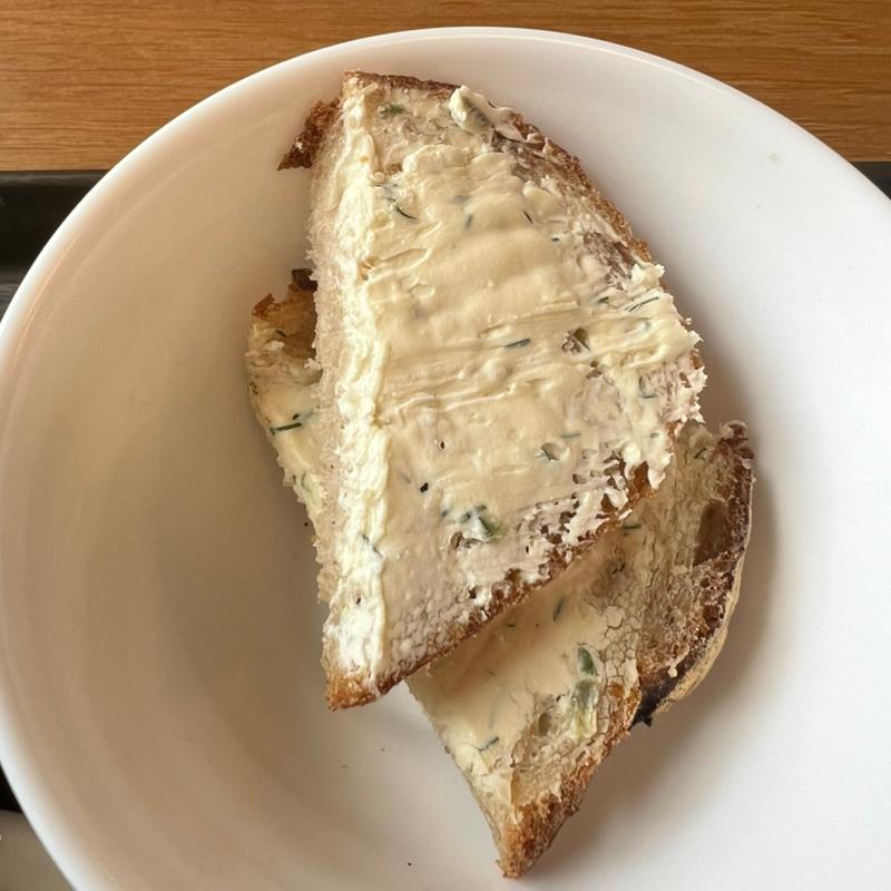 サワードウブレッドとハーブクリームチーズ(テイスティングセットB)(ポーランド・ティスト)