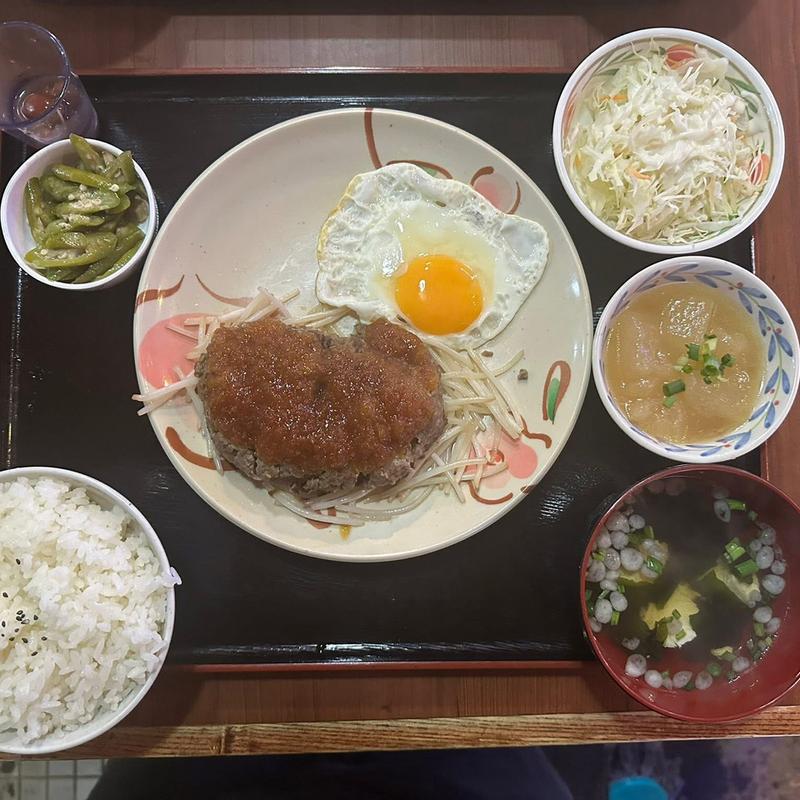 Aランチ ハンバーグ定食(アクアリュウム喫茶 慈伴賜)