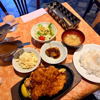ジャンボ唐揚げ＋カニクリームコロッケ＋サラスパ(風見鶏 （カザミドリ）)