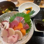 特選海鮮丼