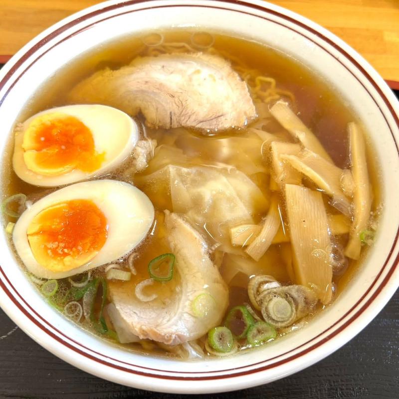 ワンタンメン 煮玉子(新月)