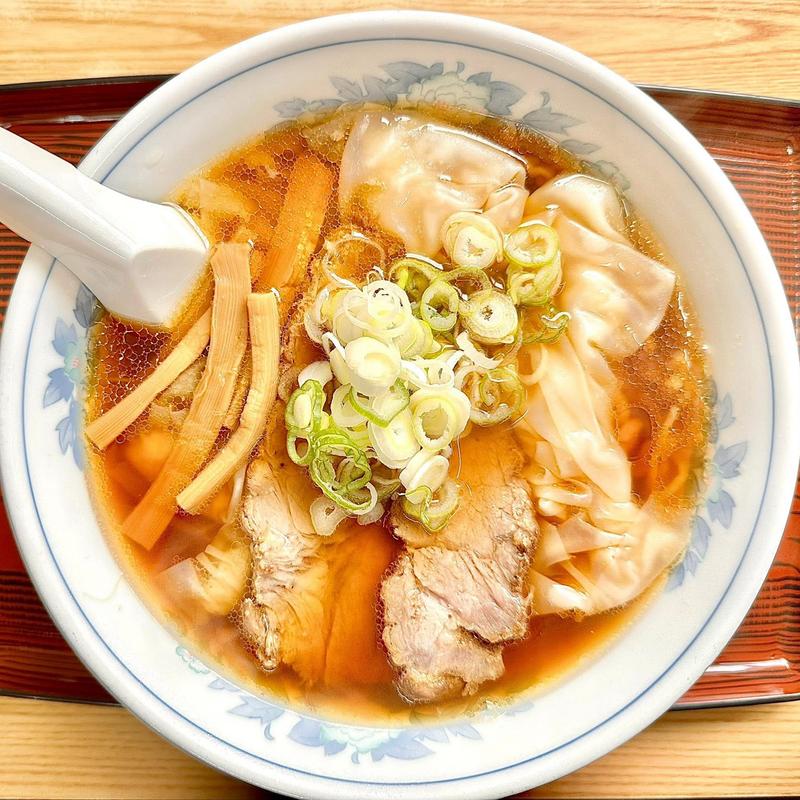 ワンタン麺( 味龍 )