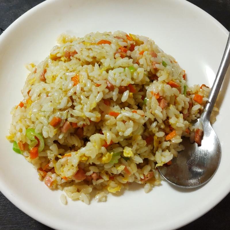 五目チャーハン(中華料理翔威飯店)