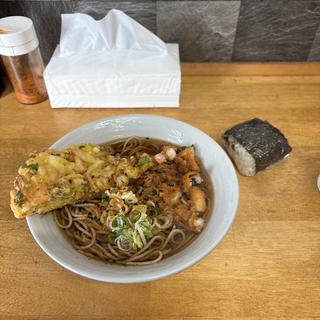 ゲソ天そば　半天ぷら　おにぎり