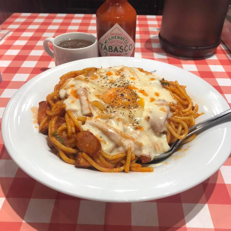 ナポリタン メガ盛り 600g ぶっかけチーズ月見(スパゲッティーのパンチョ代々木店)