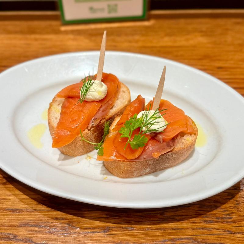 サーモンのピンチョス(SALON BUTCHER & BEER（サロン ブッチャー アンド ビア） サロン ブッチャー アンド ビア NEWoMan新宿)