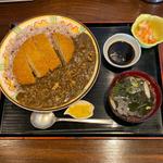 牛ずしカツカレー(源七 くろとり食堂)