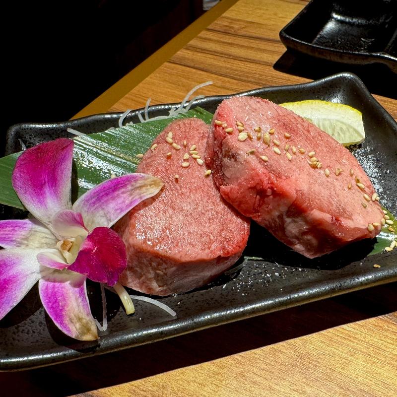 厚切り特上タン(A5山形牛一頭買い焼肉くろべこ 武蔵小杉店)