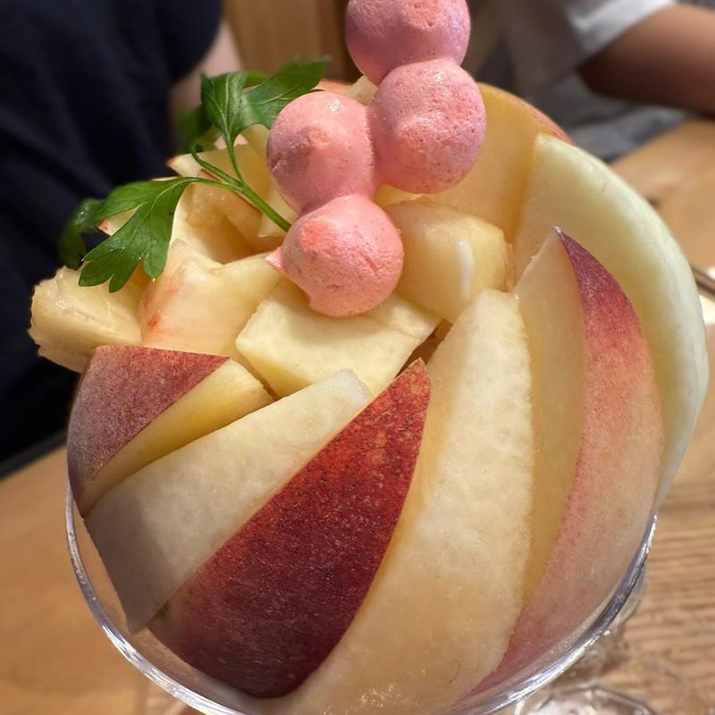桃パフェ(グレープショップココロ)