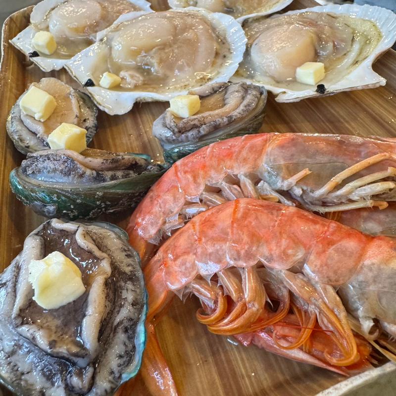 ホタテ、あわび、赤海老(みるくがき豊久丸)