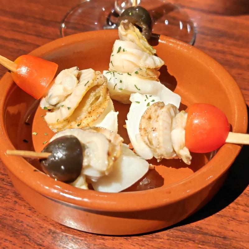 ホタテとイカの自家製マリネ(大衆肉バル Kamiichi 上大岡)