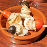 ホタテとイカの自家製マリネ(大衆肉バル Kamiichi 上大岡)