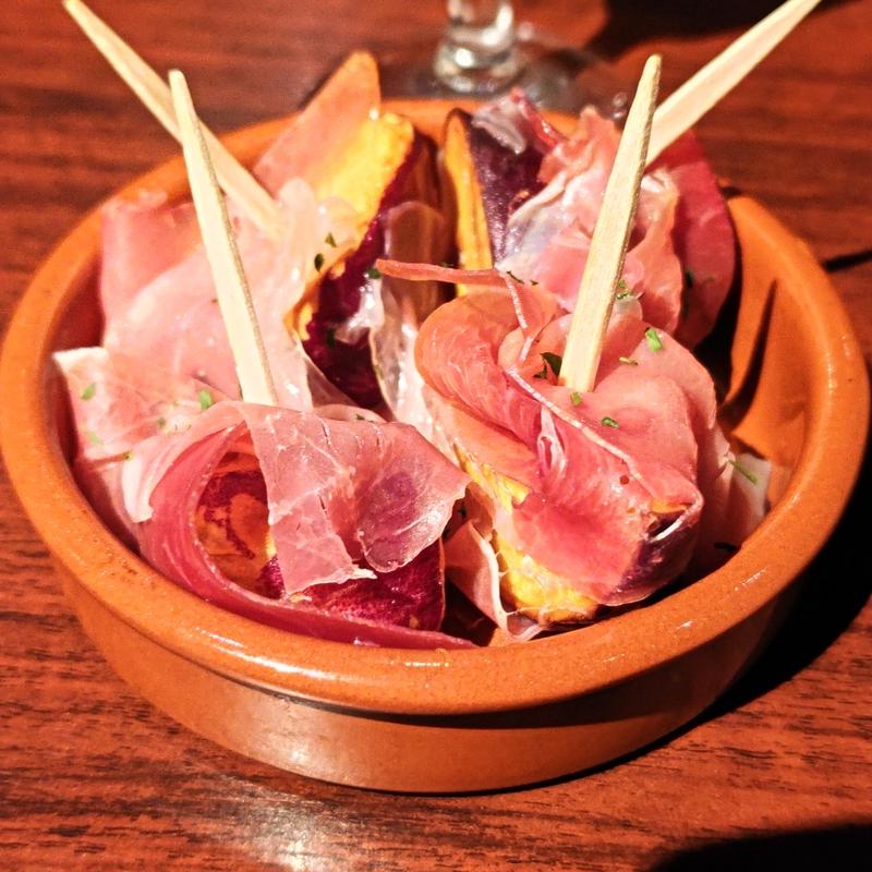 揚げさつまいもと生ハムのピンチョス(大衆肉バル Kamiichi 上大岡)