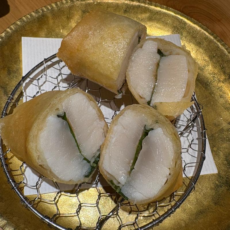 ホタテと梅しそ春巻き(新橋 日本酒 おだしと、おさけ。すずめ)