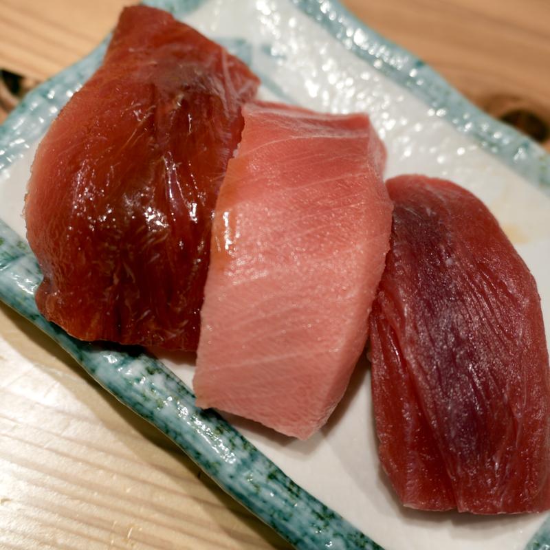 本まぐろ三昧（赤身・中トロ・漬けマグロ）(立ちすし酒場さしす 新梅田食堂街店)