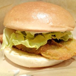 パンダドラゴンのマジ バジルチキンバーガー