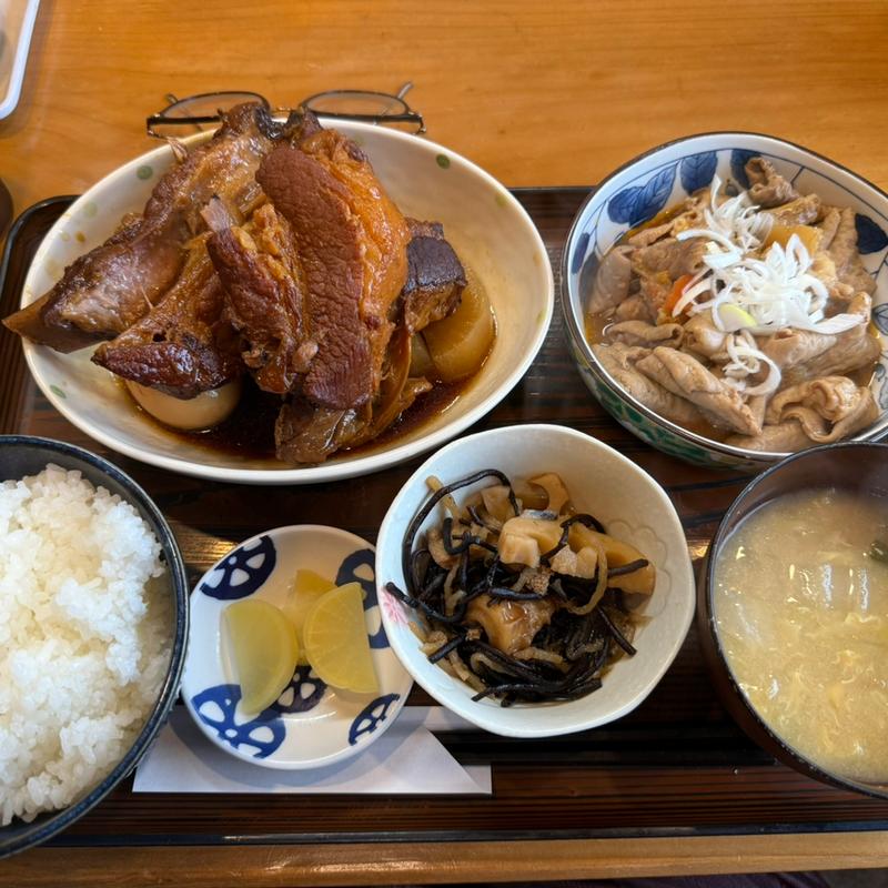 スペアリブ定食、モツ煮(定食くぅべ)