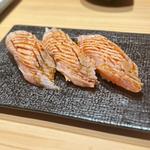 サーモン塩炙り(鮨 銀座おのでら 息子 なんば店)
