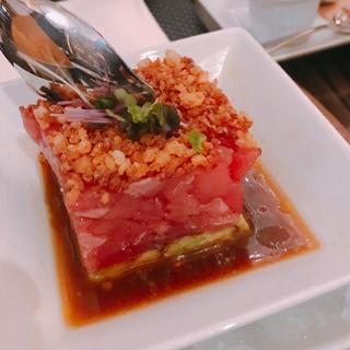 マグロのタルタル / アボカド / ライム醤油ドレッシング