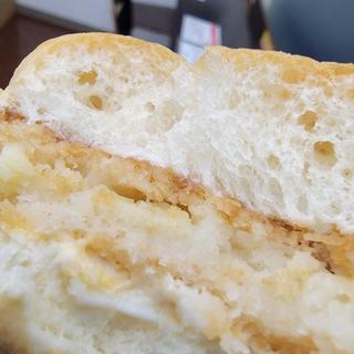 グラタンコロッケパン