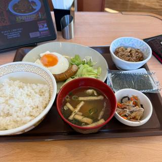 牛小鉢ソーセージエッグ朝食(すき家 八潮西袋店)