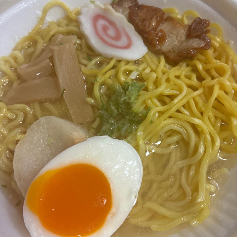 沖縄 【北海道】函館あじさい監修　塩ラーメン（背脂入り）(ファミリーマート 札幌大通西７丁目店)