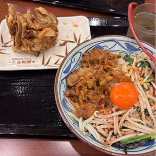 旨辛肉盛ニラ玉ぶっかけ(大) ゴボウかき揚げ