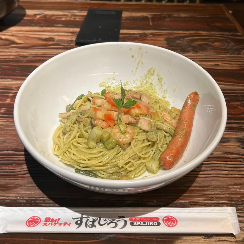 ジェノベーゼスパ、トッピング(粗挽ソーセージ.えび)(釜あげスパゲッティ　すぱじろう　秋葉原)