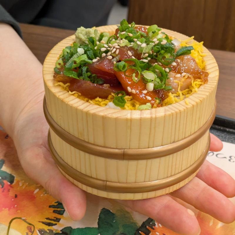 海鮮ゆっけ桶小丼(べに花の郷 桶まる大食堂)