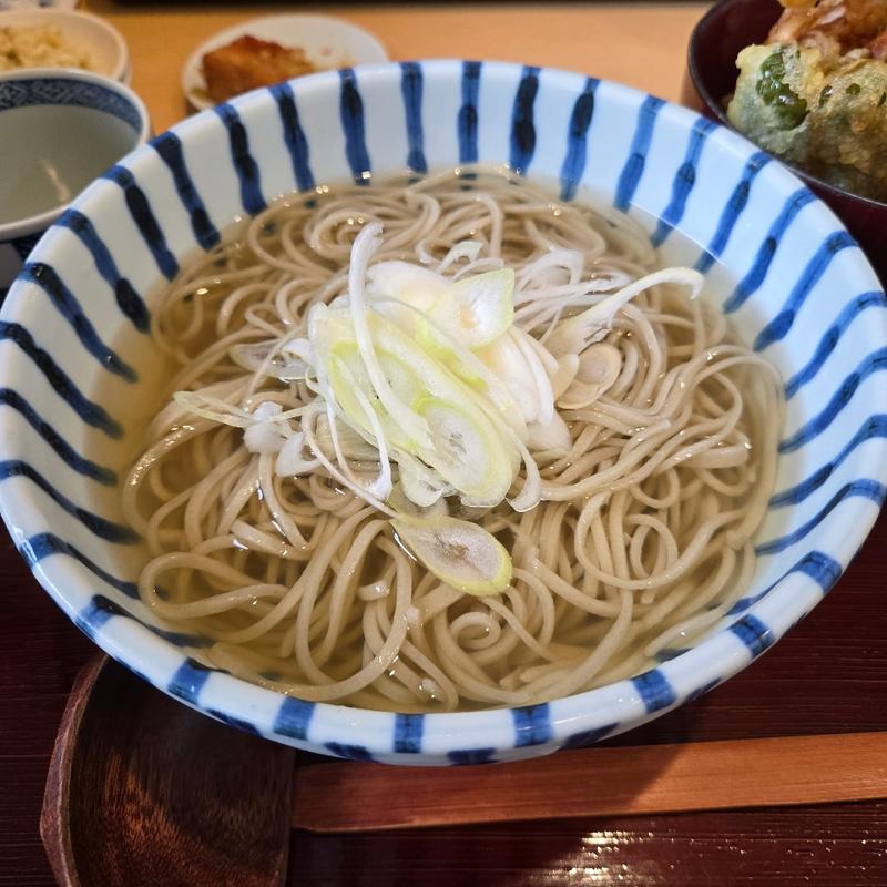 冷やしゆずかけそば【大盛】(手打ちそば けん蔵)