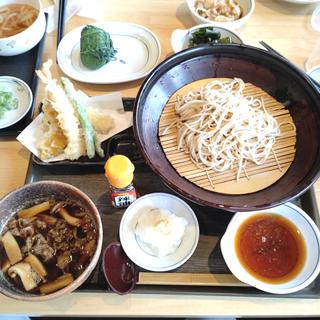天盛り付き 牛肉と3種のきのこ つけ汁(ウエスト 成田店 )