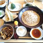 天盛り付き 牛肉と3種のきのこ つけ汁