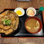 しょうゆダレ豚丼大盛り＋半熟たまご