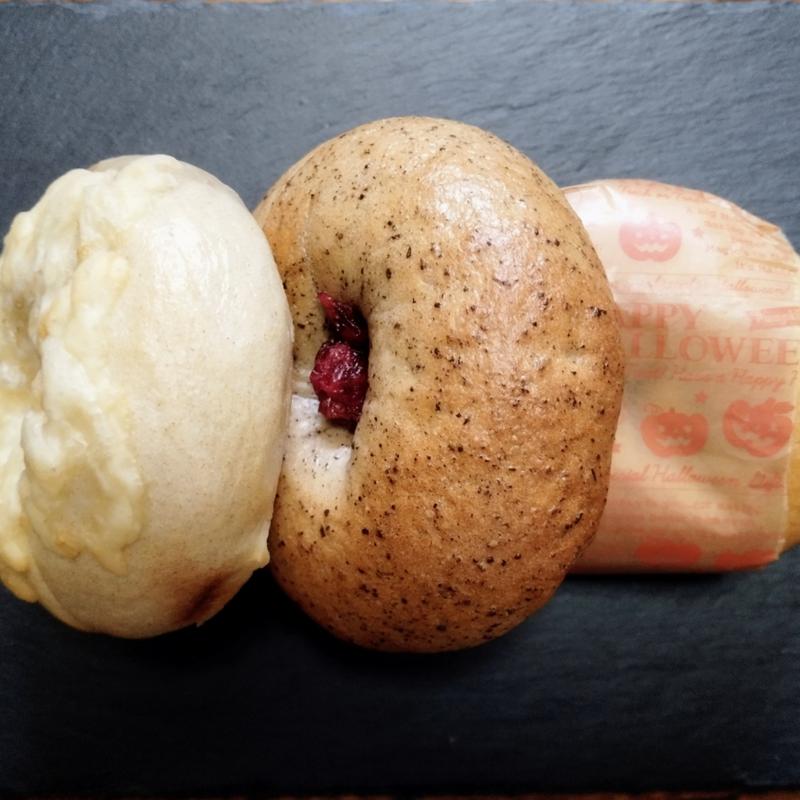 信州野沢菜おやき風ベーグル、クランベリーショコラベーグル、エルヴィスベーグル(土曜と日曜とソフトクリームとベーグル)