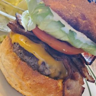 自家製ベーコンチーズバーガー