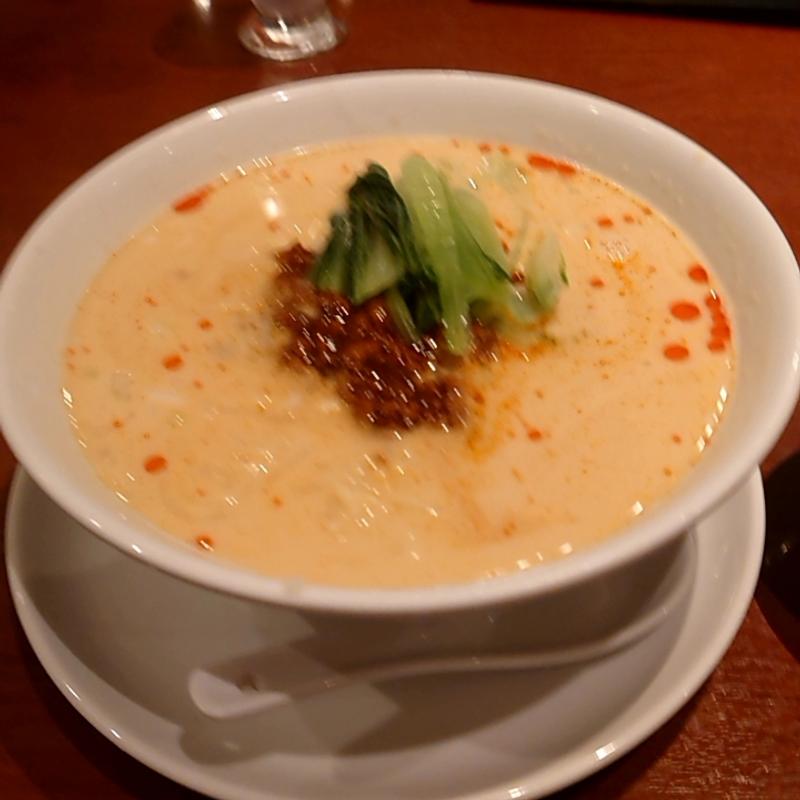 担々麺(美華園 新橋店)