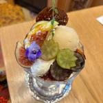 無花果と葡萄のパフェ