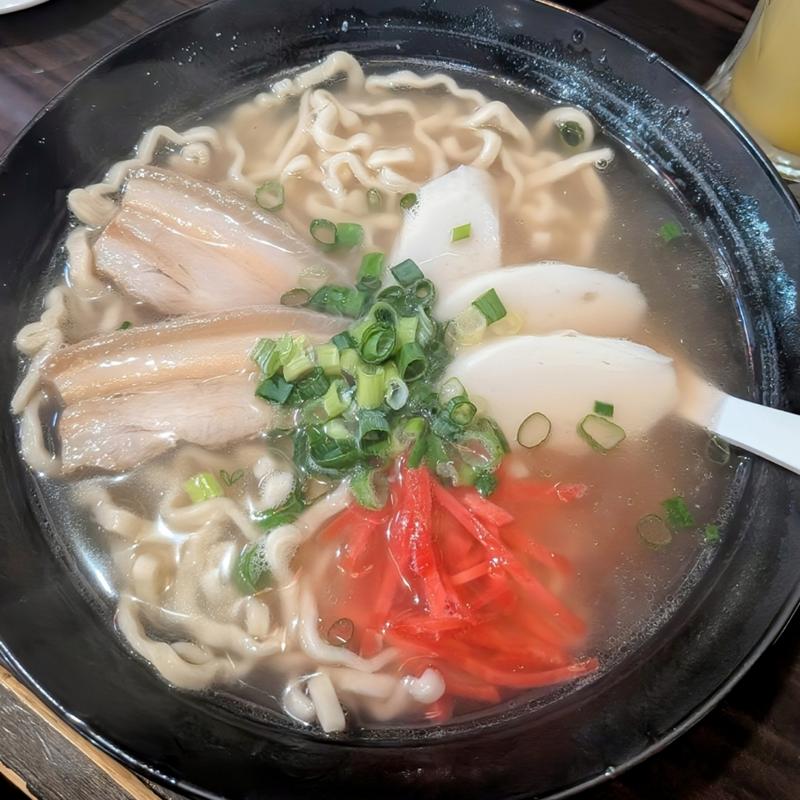 沖縄そば(琉球キッチン 東屋慶名)