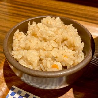 鯛ちくわ天と温泉玉子のぶっかけとかやくご飯のセット