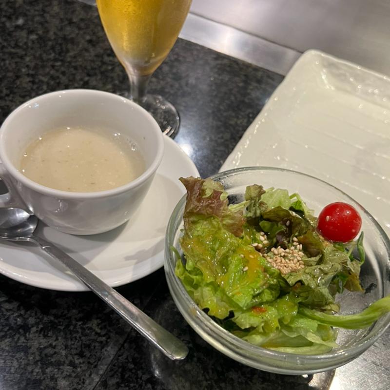 ごぼうスープ　サラダ(神戸アントレコット)