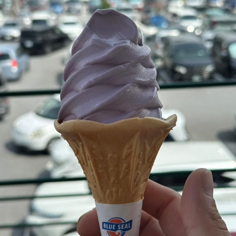 紅芋アイス(ブルーシール 北谷カフェ)
