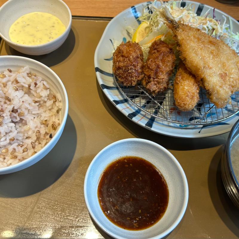 カキフライミックス定食(やよい軒 日野店)