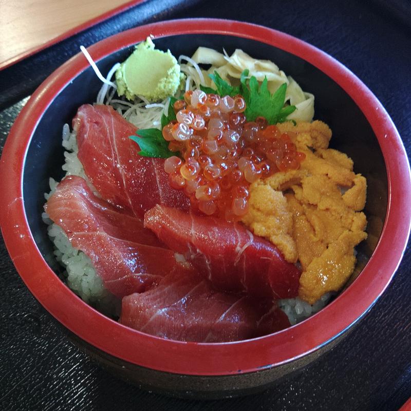 本マグロ三色丼(お食事処 千屋)