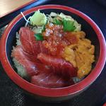 本マグロ三色丼